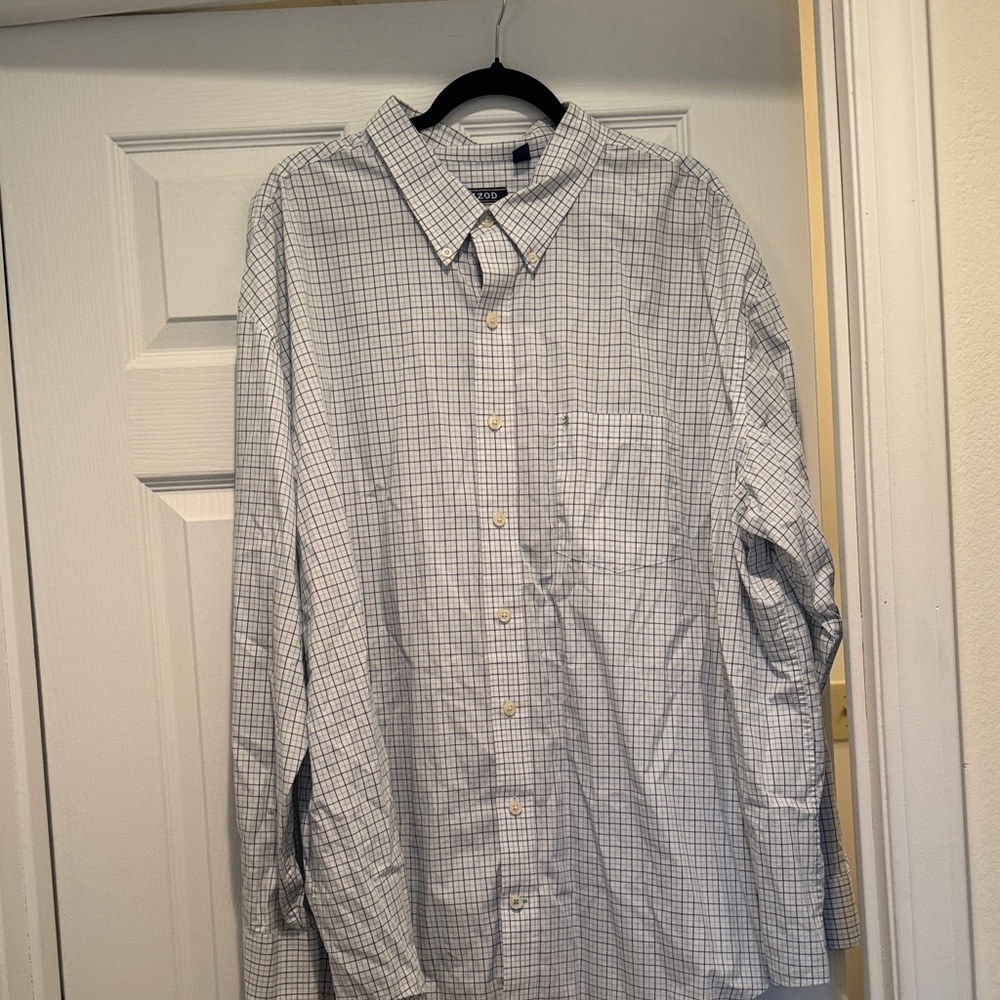 Izod Men's White and Blue Plaid Button Down Shirt
